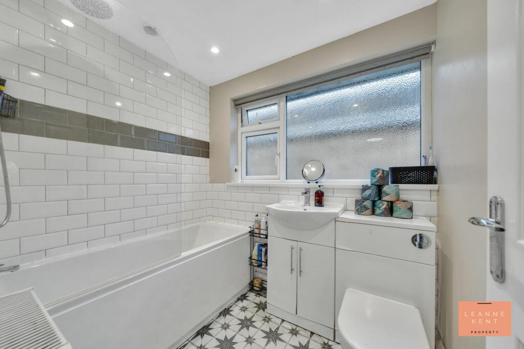 Additional property image - Heol Clyd, Caerphilly, CF83