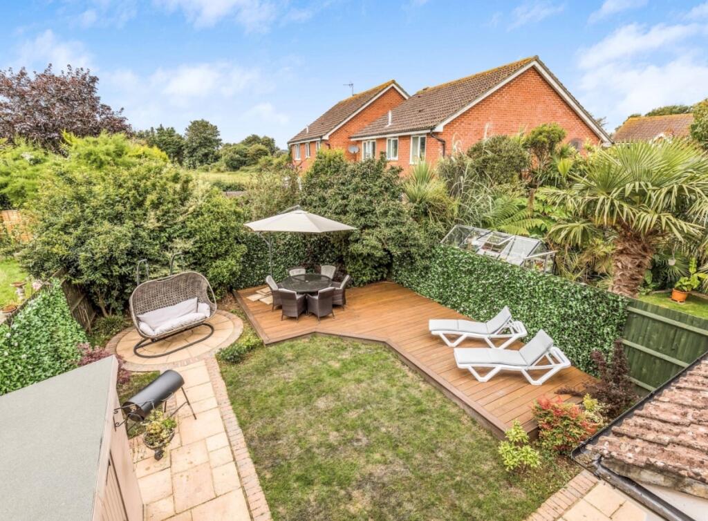 Detached to rent on Stanbury Close Bosham PO18