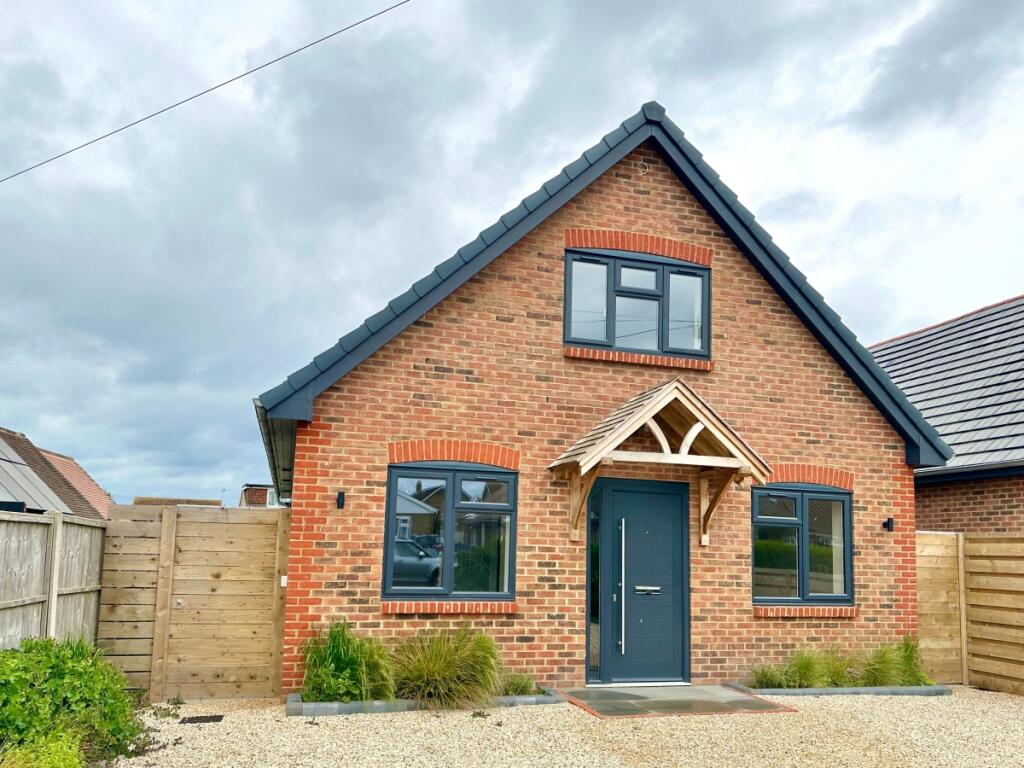 4 bedroom detached house for rent in Manor Road Selsey PO20