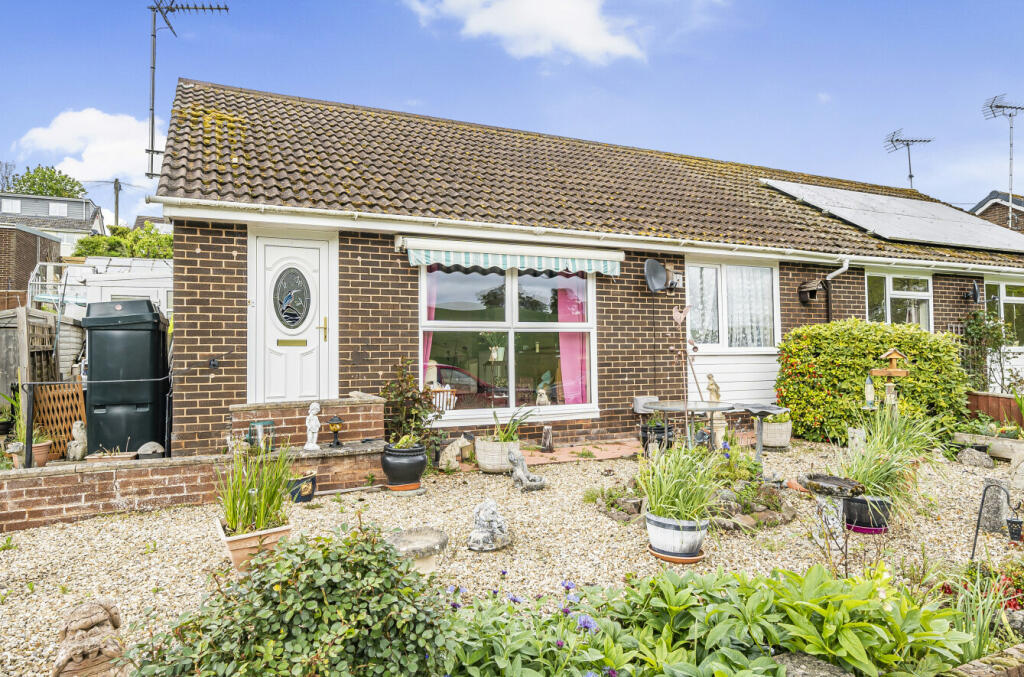 2 bedroom bungalow for sale in Meadowside Road, Sandford, Crediton