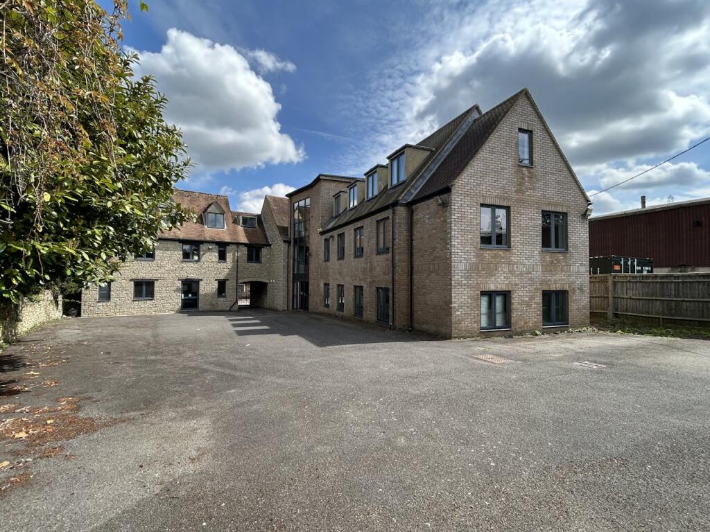 Main image of property: North Lodge, North Hinksey Lane, Botley, Oxford, OX2 0JN