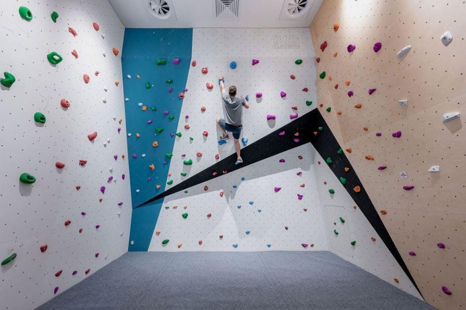 10 10 Brindleyplace Birmingham  Bouldering.jpg