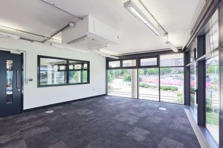 4 iCentrum  Corner Office2.jpg