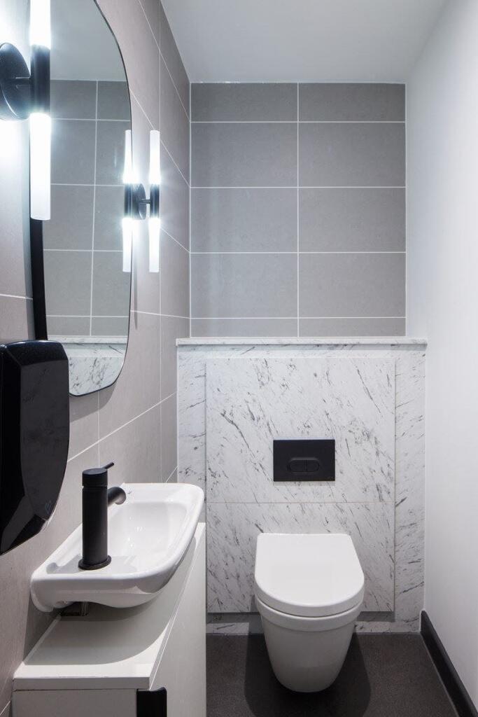 Rum Runner Regency Wharf  WC.jpg