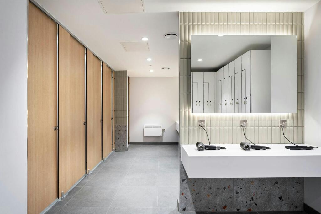 Arca Chaging Rooms 1.jpg