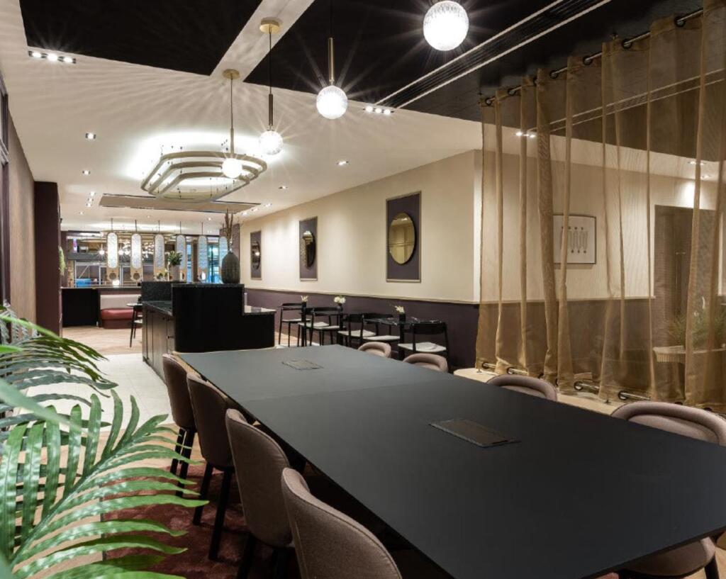 31 Temple Street  Communal Meeting.JPG