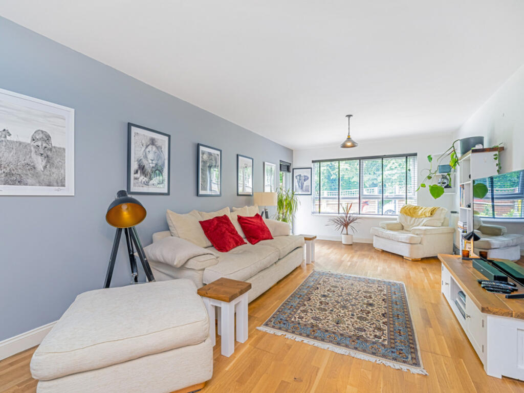 Main image of property: Hanger Lane, London, W5