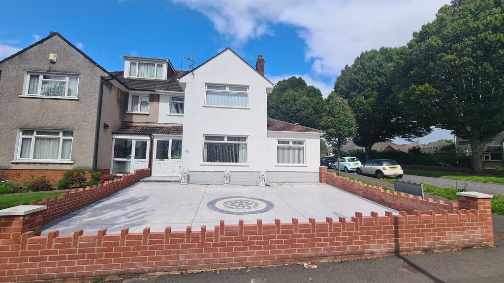 4 bedroom semi-detached house for sale in Heol Llanishen Fach, Llanishen, Cardiff, CF14
