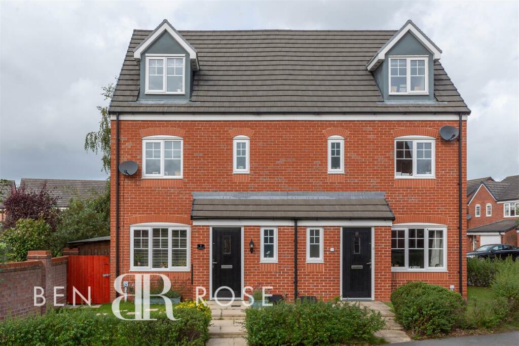 4 bedroom semidetached house for sale in Alderwood Road, Bamber Bridge