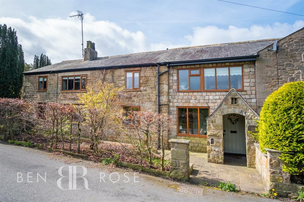 5 bedroom semidetached house for sale in Brindle Road, Bamber Bridge, PR5