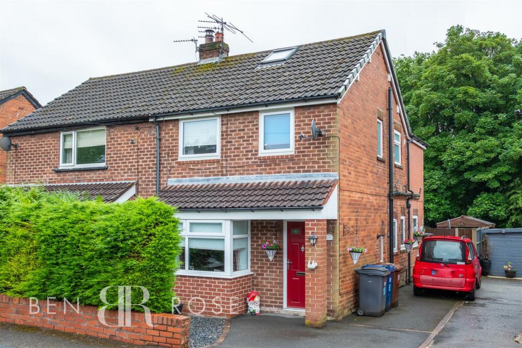 3 bedroom semidetached house for sale in Devon Close, WaltonLeDale