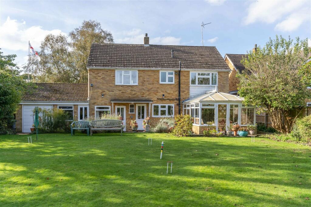 4 bedroom detached house for sale in Rib Vale, Bengeo, Hertford, SG14