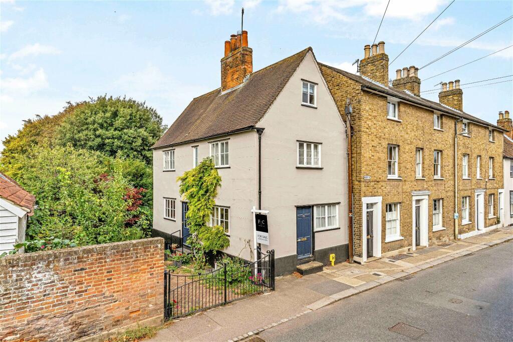 4 bedroom cottage for sale in West Street, Hertford, SG13