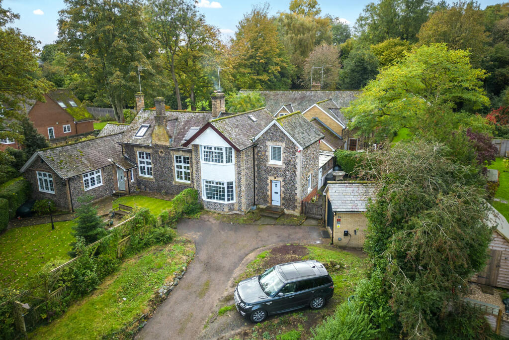 3 bedroom end of terrace house for sale in School House, Westmill, Nr Buntingford, SG9