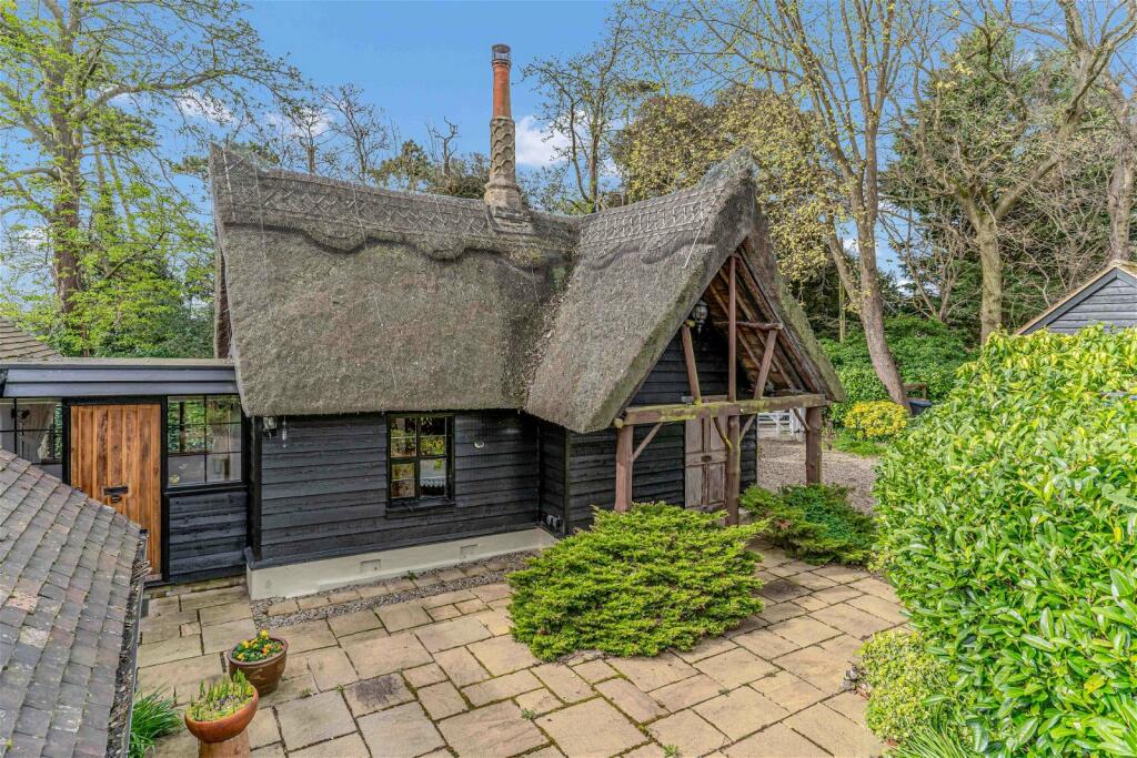2 bedroom detached bungalow for sale in Thatches, Hillside Lane, Great