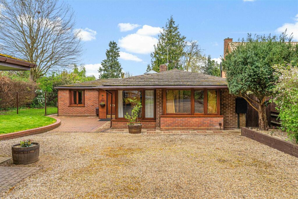 4 bedroom detached house for sale in Digswell Park Road, Welwyn Garden