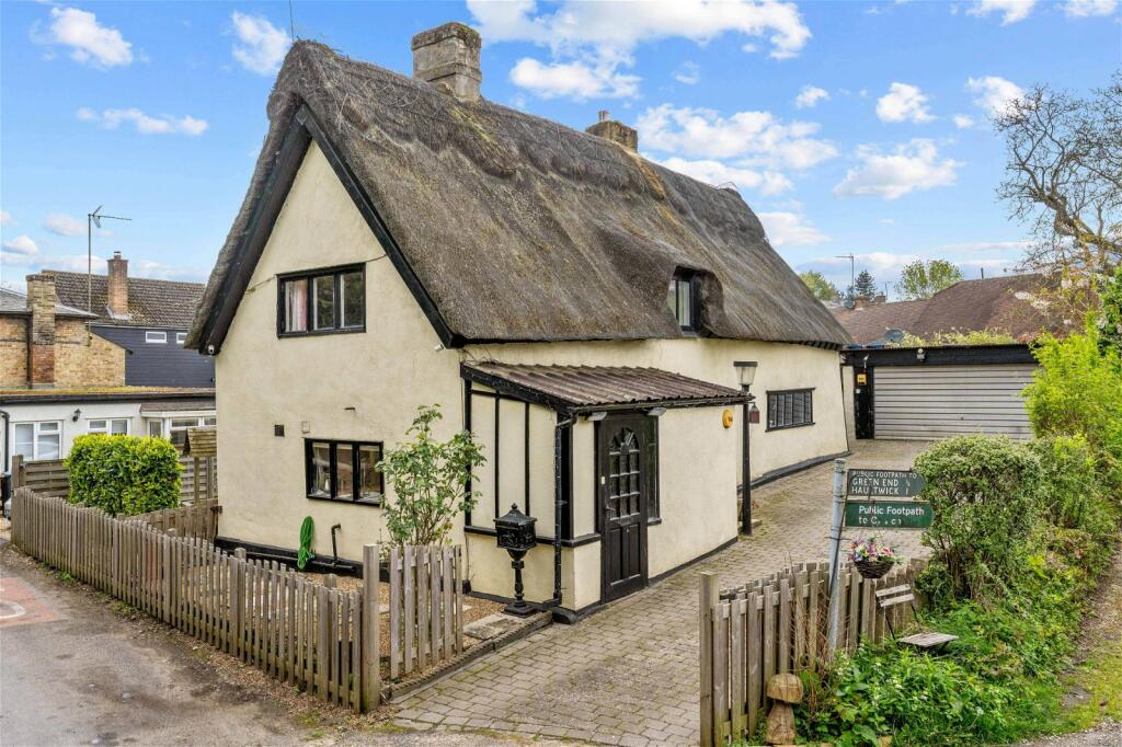 3 bedroom cottage for sale in Thatched Cottage, Munden Road, Dane End