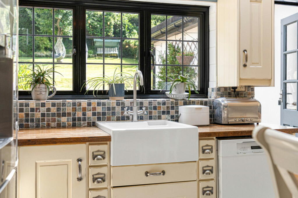Additional property image - Codicote Road, Welwyn, AL6
