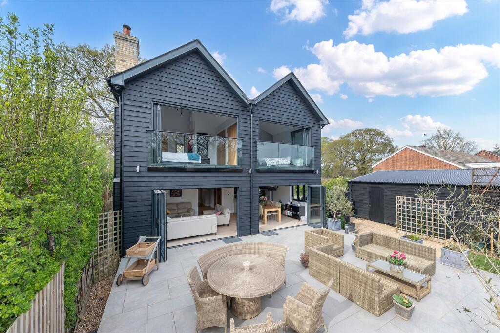 Main image of property: Barton Road, Comberton, Cambridge, Cambridgeshire, CB23.