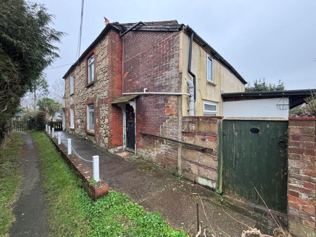 Main image of property: 1 Finsbury Cottages, 65 School Green Road, Freshwater, Isle of Wight, PO40 9AU