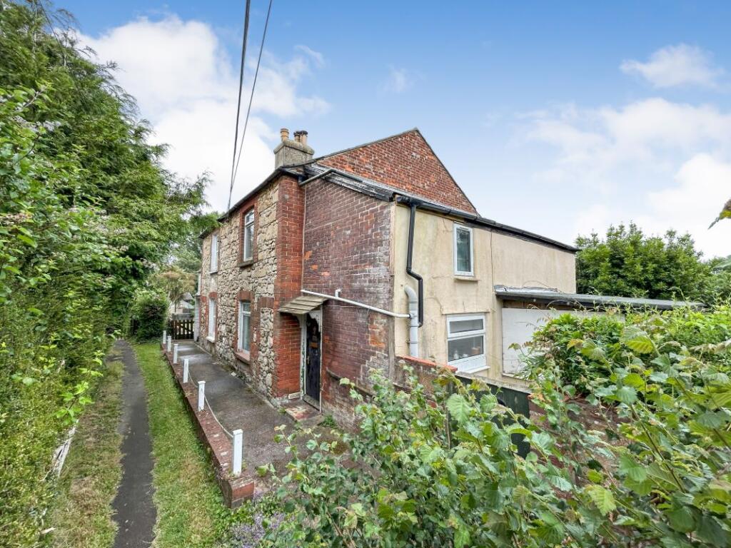 Main image of property: 1 Finsbury Cottages, 65 School Green Road, Freshwater, Isle of Wight, PO40 9AU