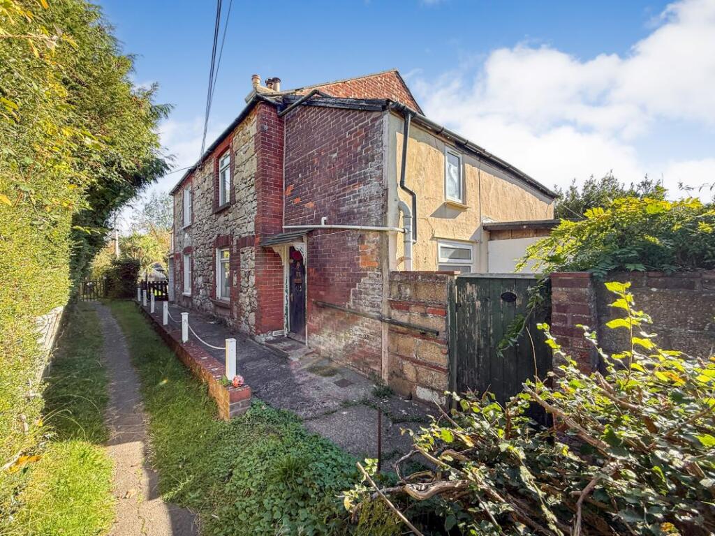 Main image of property: 1 Finsbury Cottages, 65 School Green Road, Freshwater, Isle of Wight, PO40 9AU