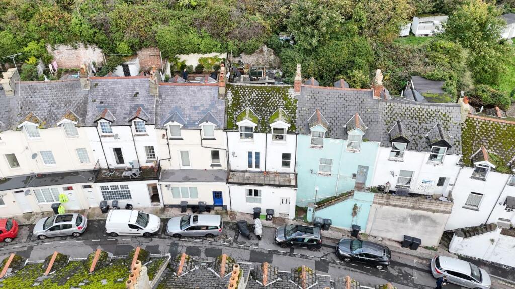 Main image of property: 33 Queen Street, Torquay, Torbay, TQ1 1RQ