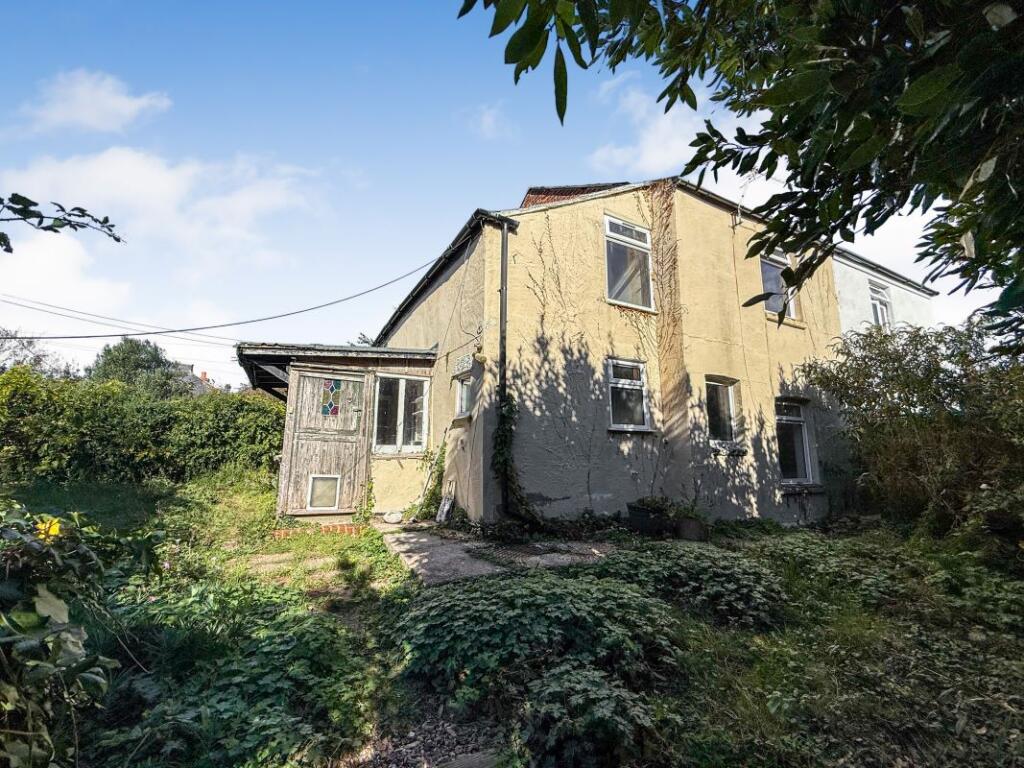 Main image of property: 1 Finsbury Cottages, 65 School Green Road, Freshwater, Isle of Wight, PO40 9AU