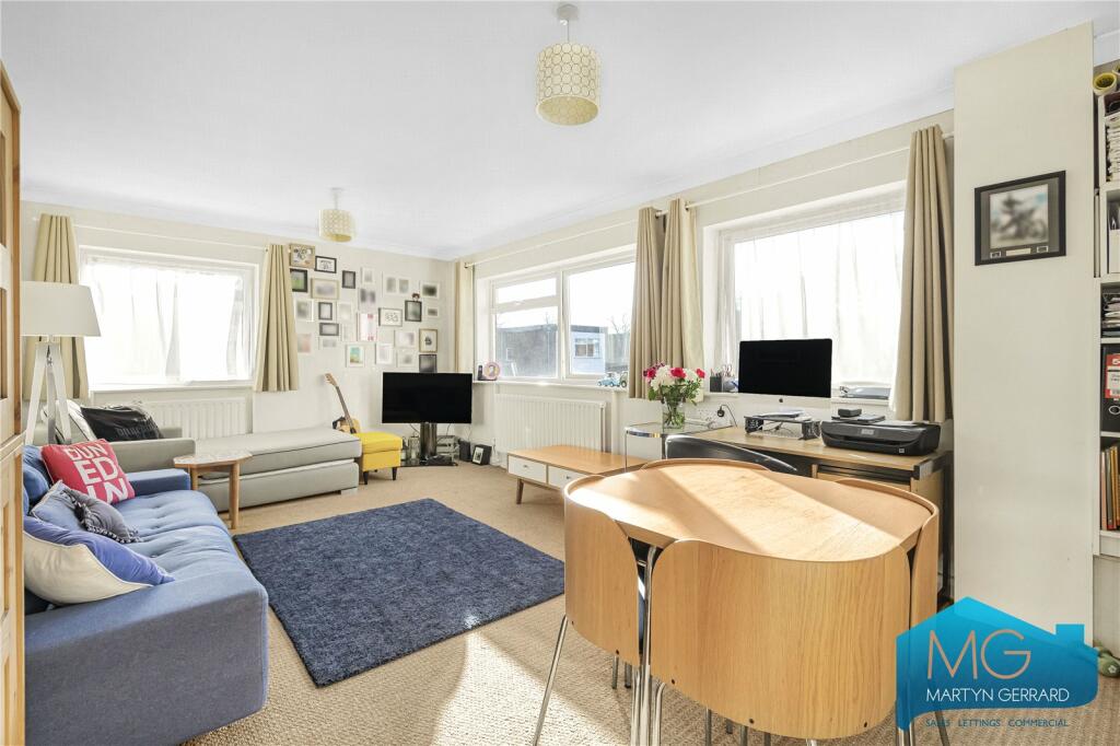 1 bedroom apartment for sale in Maplin Close, London, N21