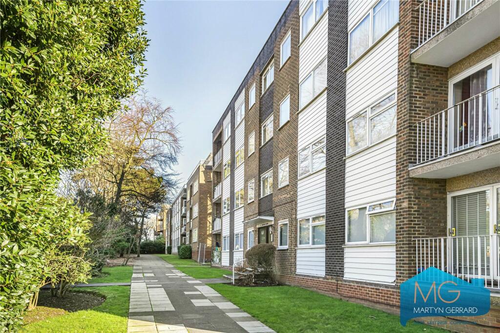1 bedroom apartment for sale in Maplin Close, London, N21
