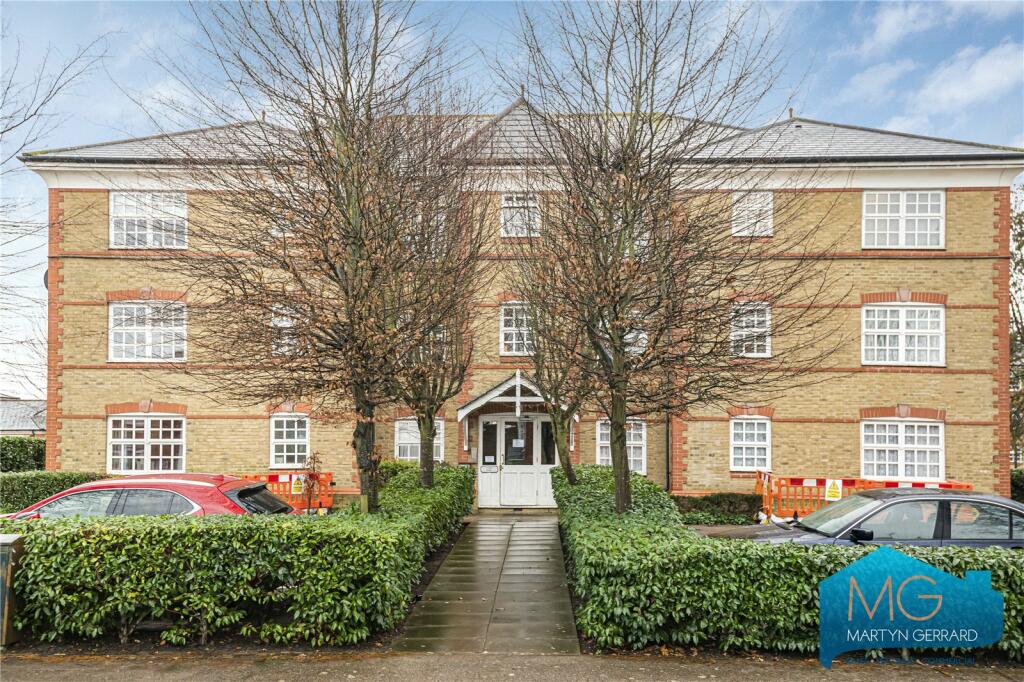 2 bedroom apartment for sale in Fleming Drive, London, N21