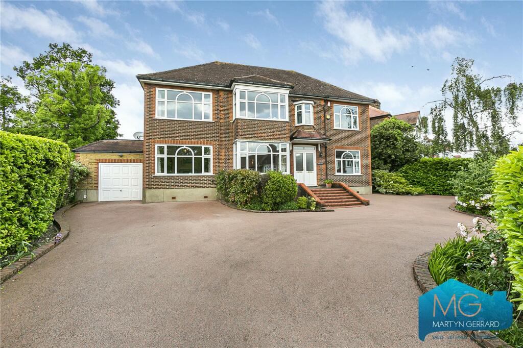 5 bedroom detached house for sale in Landra Gardens, London, N21