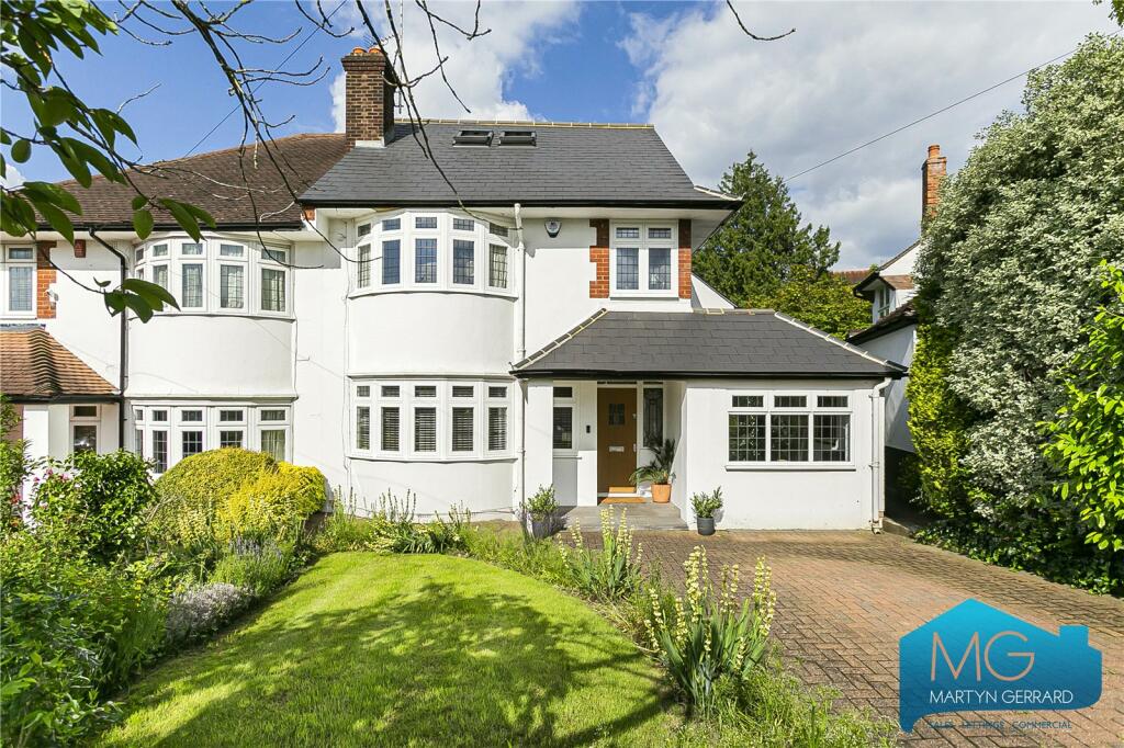 4 bedroom semidetached house for sale in Broadfields Avenue, London, N21
