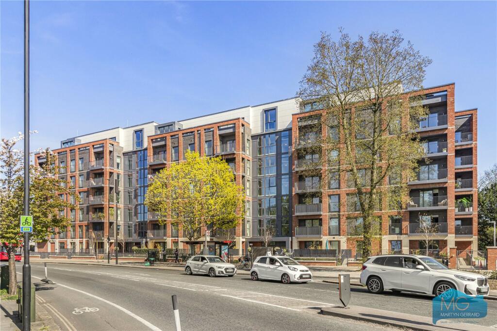 Main image of property: Green Lanes, Winchmore Hill, London, N21