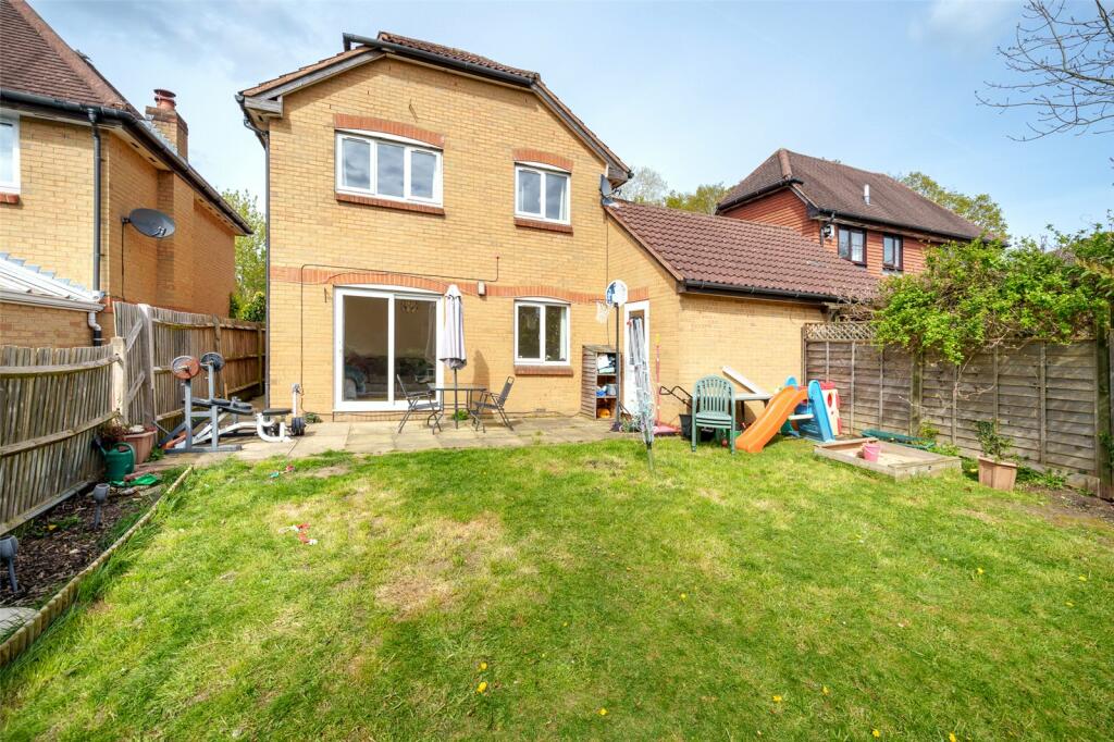 3 bedroom detached house for sale in Portia Grove, Warfield, Bracknell