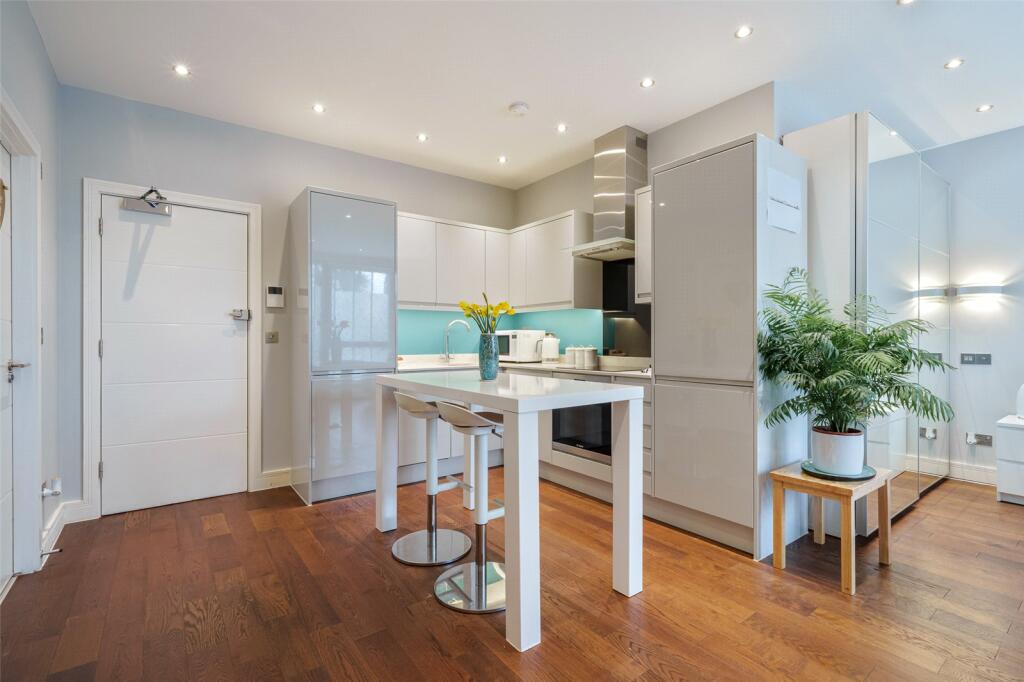 Main image of property: London Road, Bracknell, Berkshire, RG12