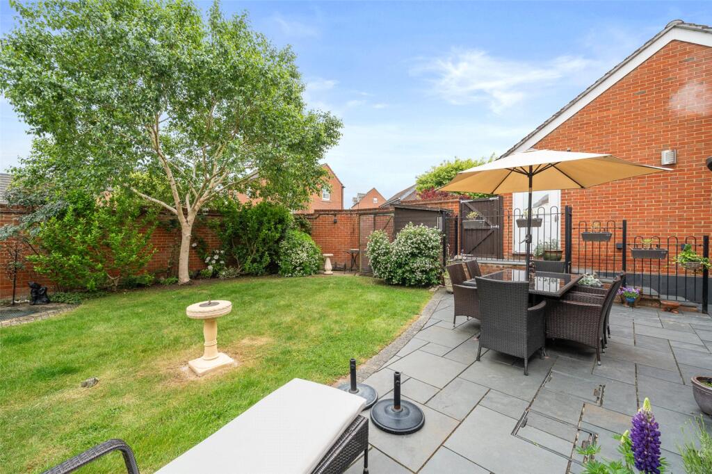 Main image of property: Blackbird Place, Bracknell, Berkshire, RG12