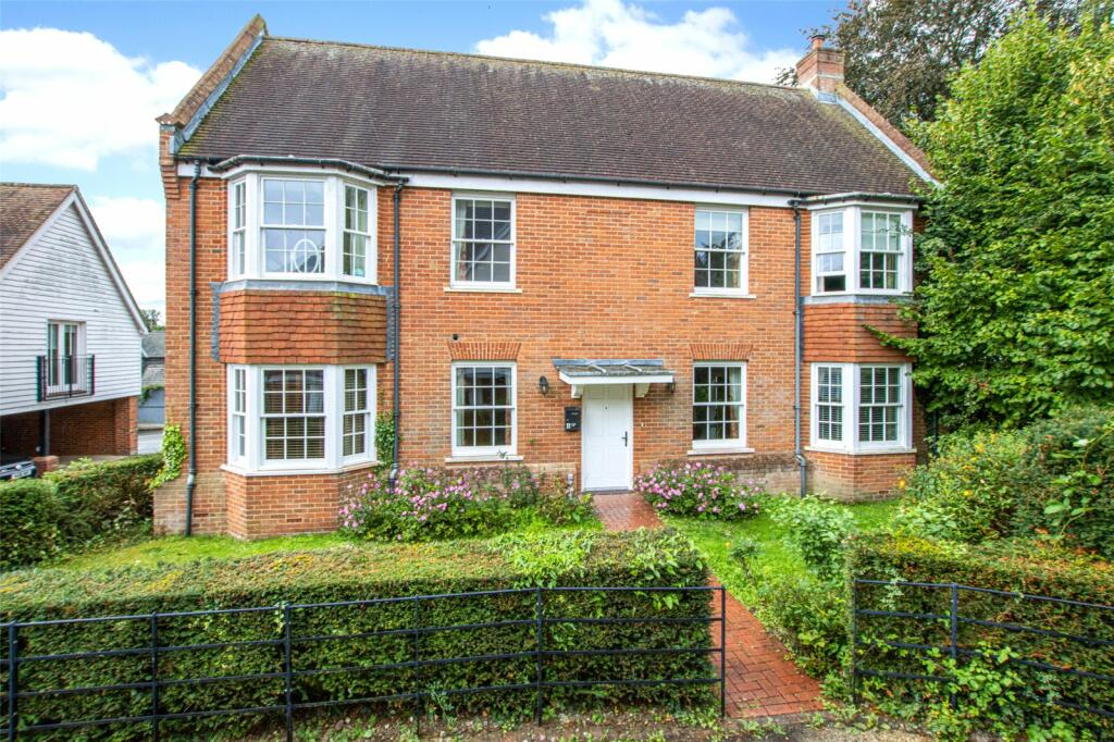 6 bedroom detached house for sale in Fitzwalter Meadow, Goodnestone, Nr