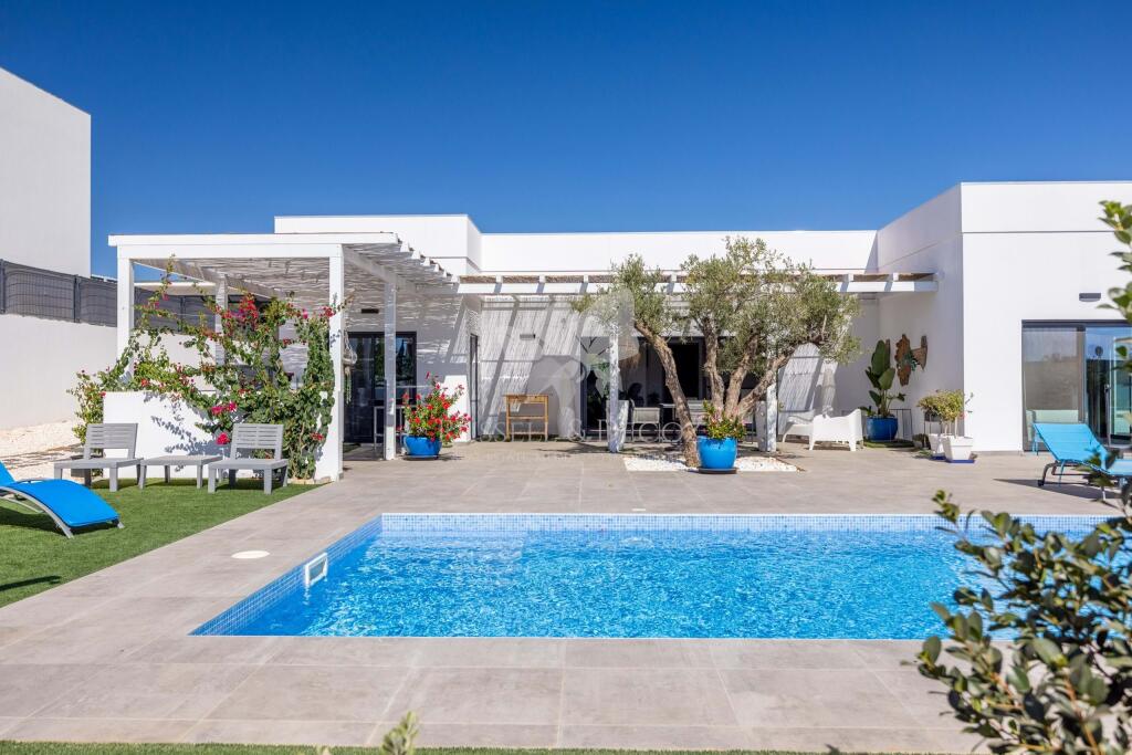 Main image of property: Algarve, Moncarapacho