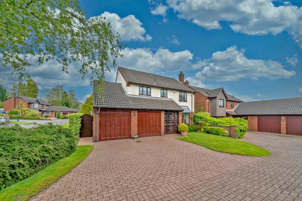 4 bedroom detached house for sale in Pavillion Close, Aldridge, Walsall