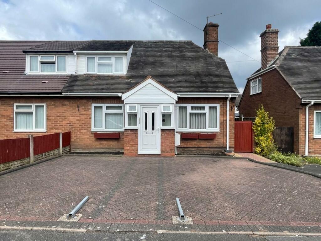 3 bedroom semidetached house for sale in Chatsworth Crescent, Rushall, WS4