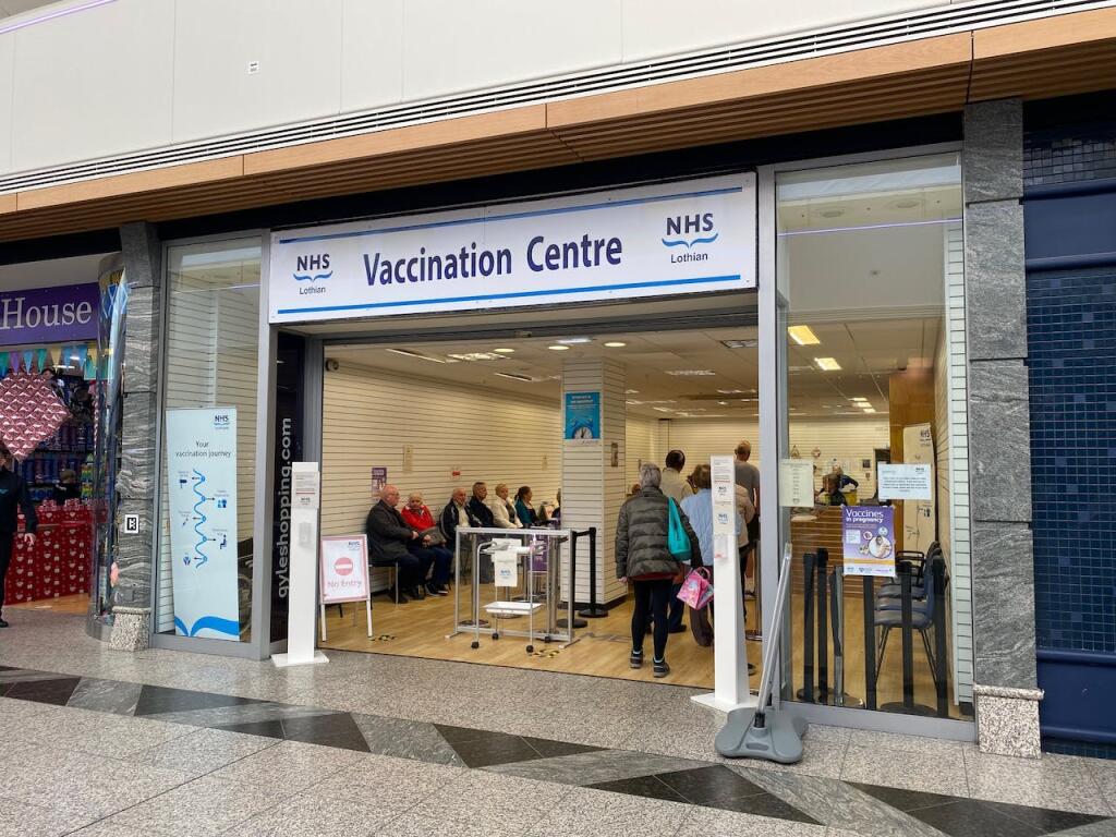 High street retail property to lease in Unit 33, Gyle Shopping Centre