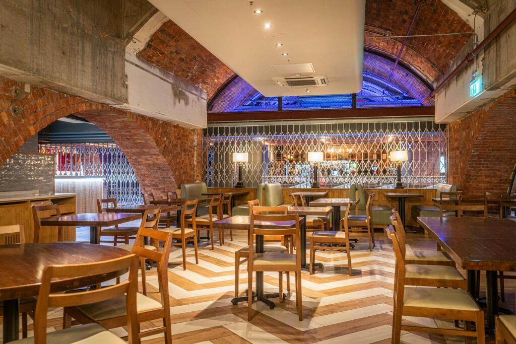 Market Place Bolton_45232.JPG