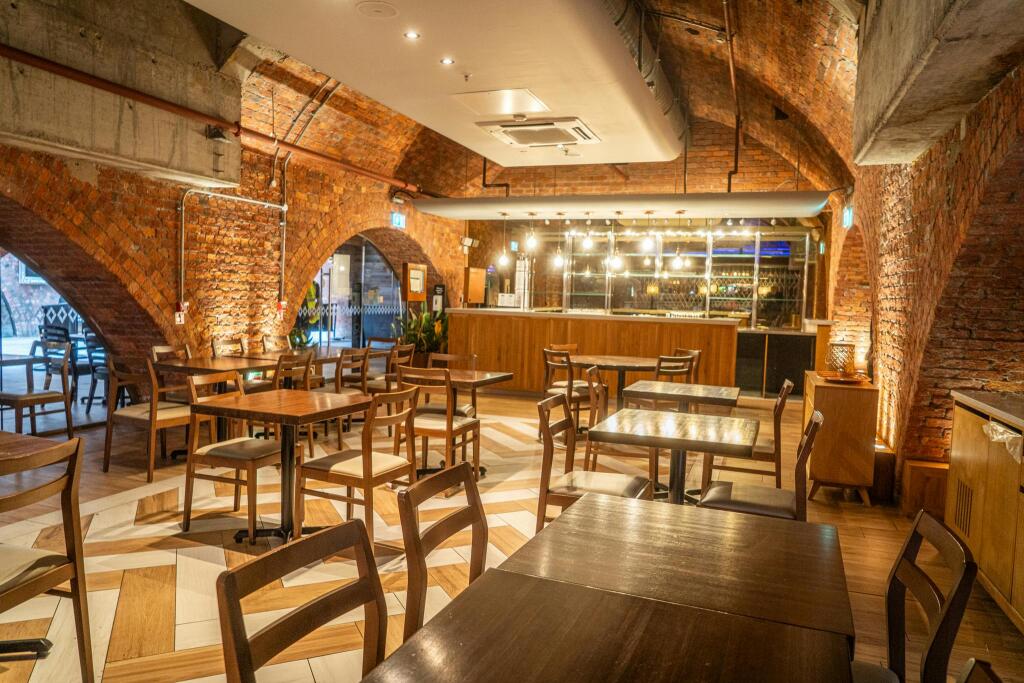 Market Place Bolton_45236.JPG