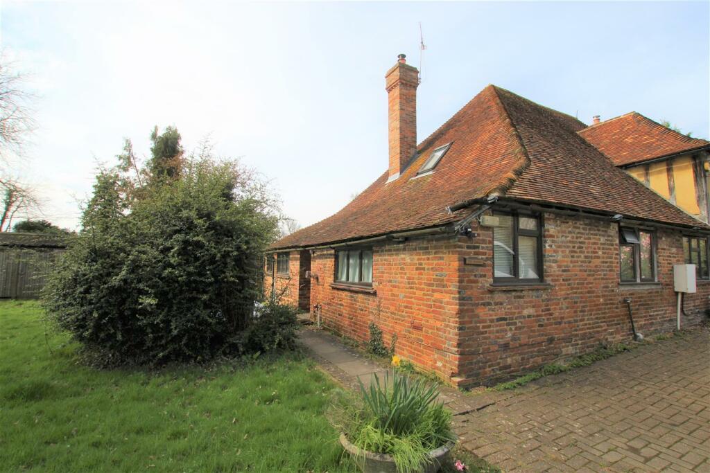 2 bedroom cottage for rent in Headcorn Road, Biddenden, TN27
