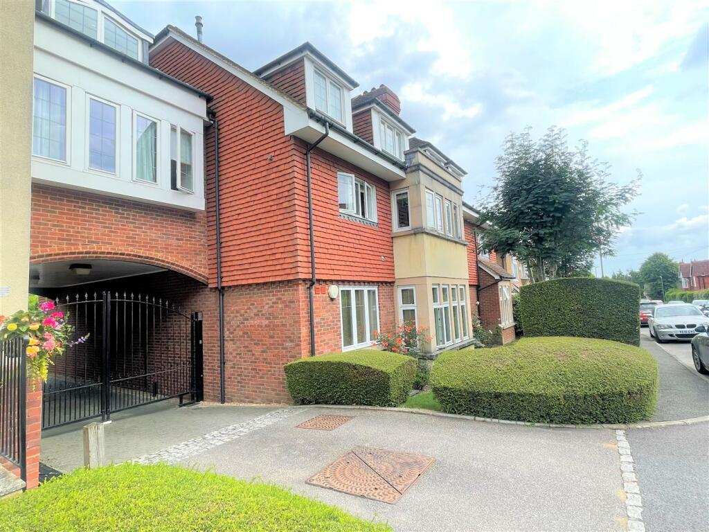 2 bedroom apartment for rent in Elmfield Place Tenterden TN30 6RE, TN30