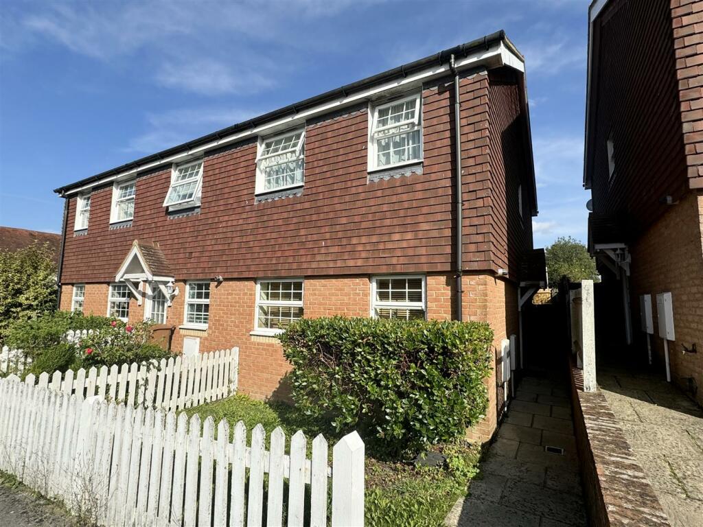 3 bedroom semidetached house for rent in Hawkhurst, TN18 4JN, TN18