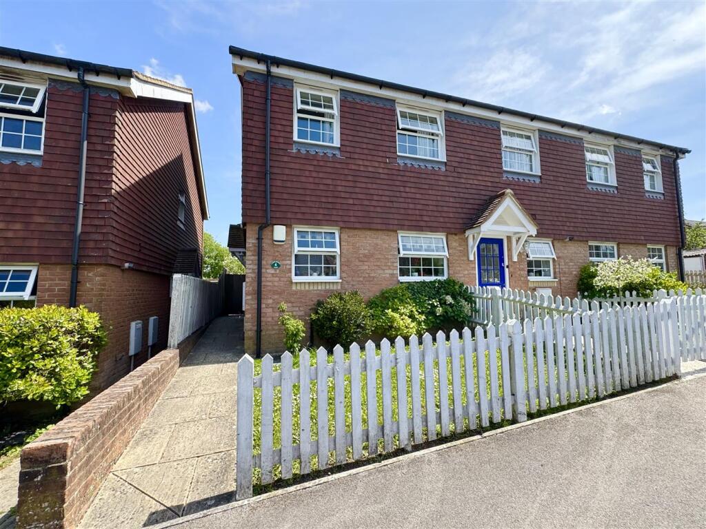 Main image of property: Hawkhurst TN18 4JN