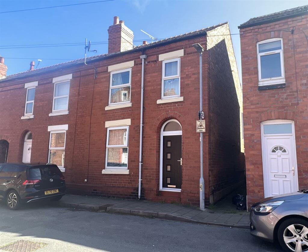 4 bedroom end of terrace house for sale in Sydney Road, Chester, CH1