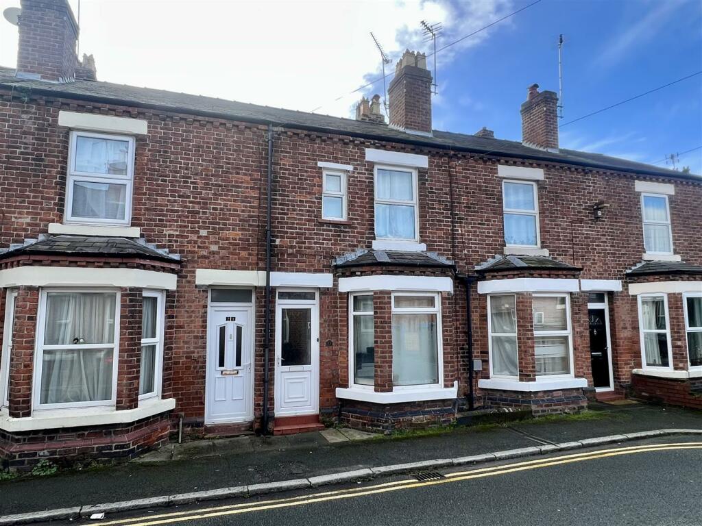 4 bedroom terraced house for sale in Henshall Street, Chester, CH1